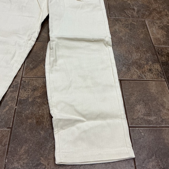 ๐2/$18๐ Ladies Cream Corduroy Pants - Picture 3 of 3